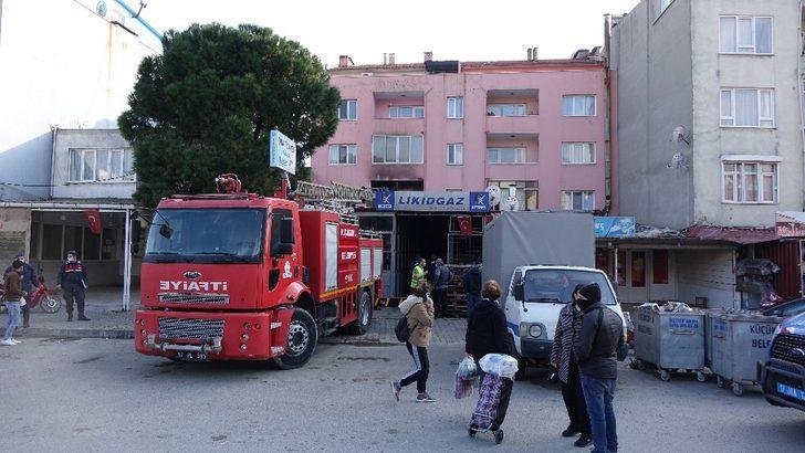 Küçükkuyu’da ev yangını: 8 kişi dumandan etkilendi G1