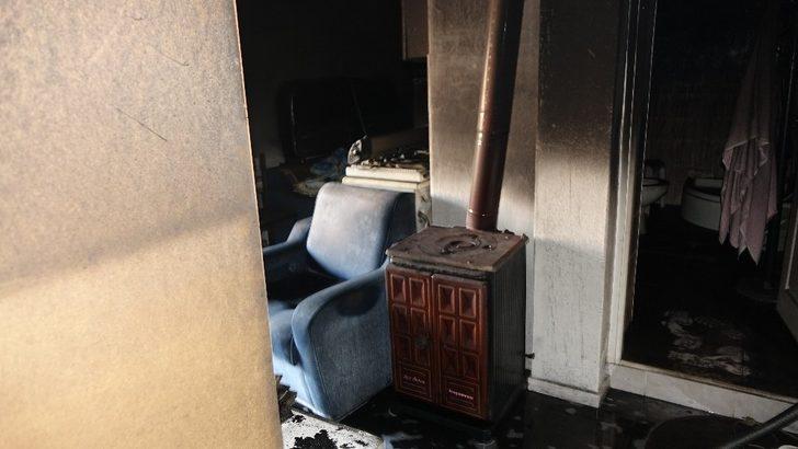 Küçükkuyu’da ev yangını: 8 kişi dumandan etkilendi G4