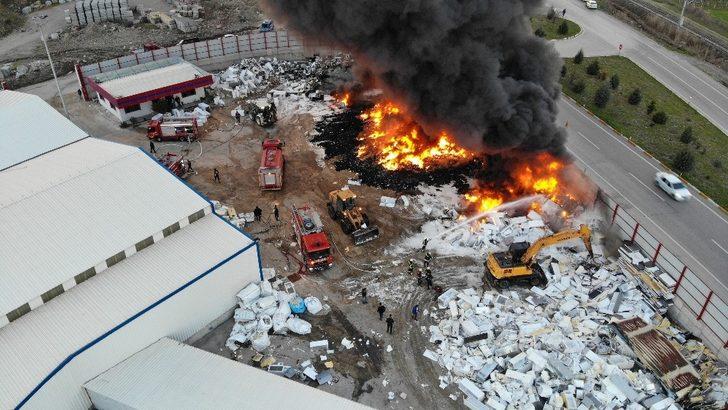 Manisa’da geri dönüşüm tesisinde yangın G2