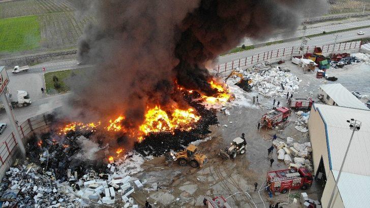 Manisa’da geri dönüşüm tesisinde yangın G4