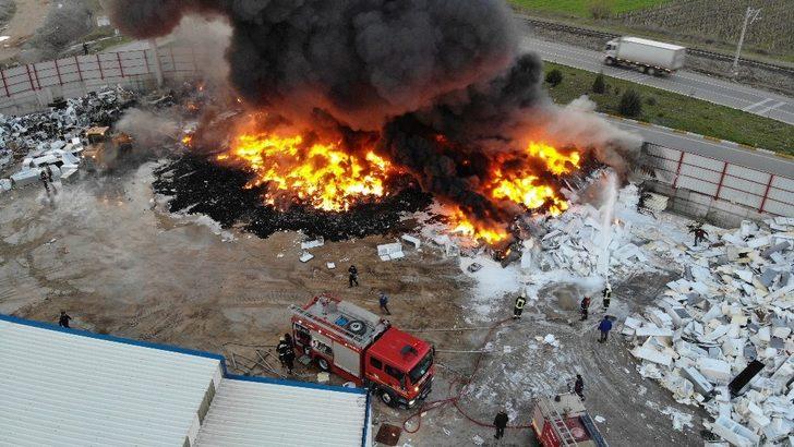 Manisa’da geri dönüşüm tesisinde yangın G5