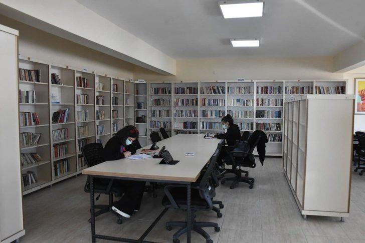 Edremit’te Atataürk Heykeli ve halk kütüphanesi açıldı G3