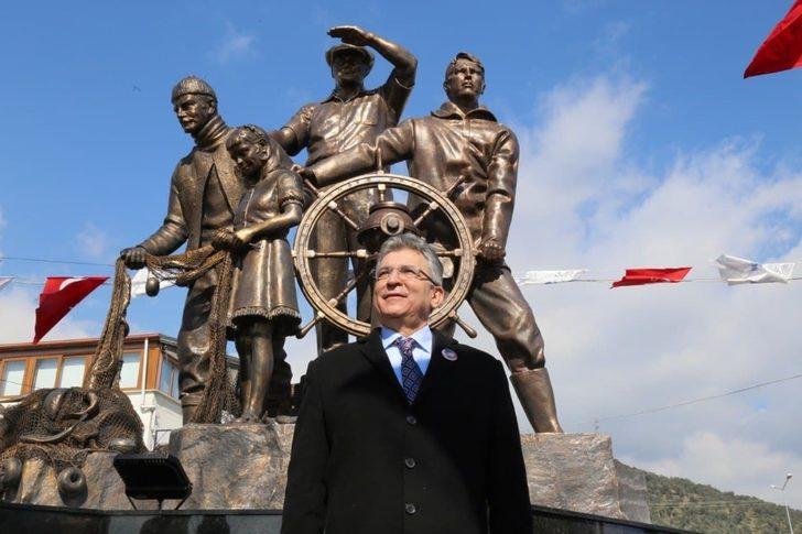 Edremit’te Atataürk Heykeli ve halk kütüphanesi açıldı G4