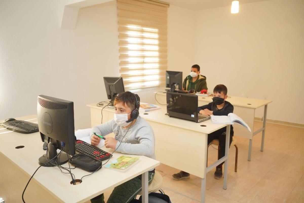 Ayvalık Belediyesi&rsquo;nden eğitimde &ouml;ğrencilere fırsat eşitliği
