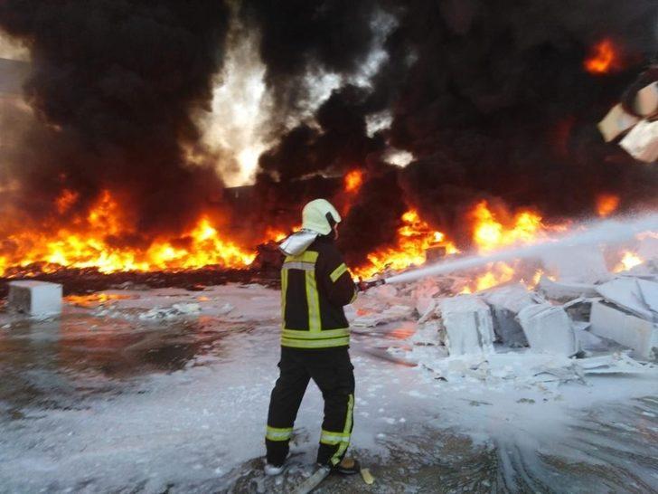 Geri dönüşüm tesisindeki yangın söndürüldü G4