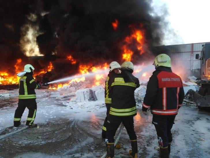 Geri dönüşüm tesisindeki yangın söndürüldü G5