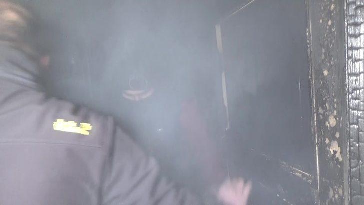 Alevlere teslim olan evine girip paralarını kurtarmaya çalıştı G3