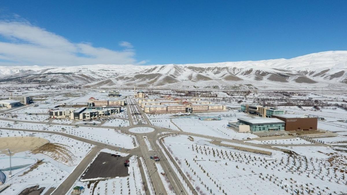 EBY&Uuml;&rsquo;de fiziki alt yapı ve yeni eğitim binalarının yapım &ccedil;alışmaları devam ediyor