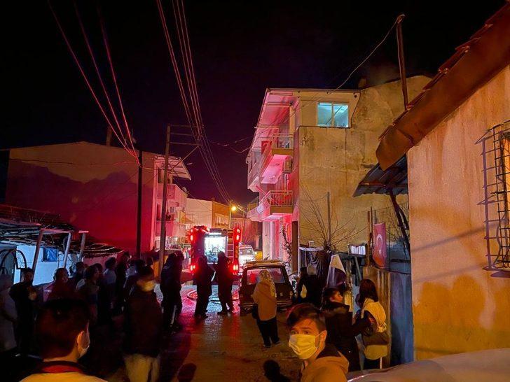 İzmir’de çatı katı yangını korkuttu G1