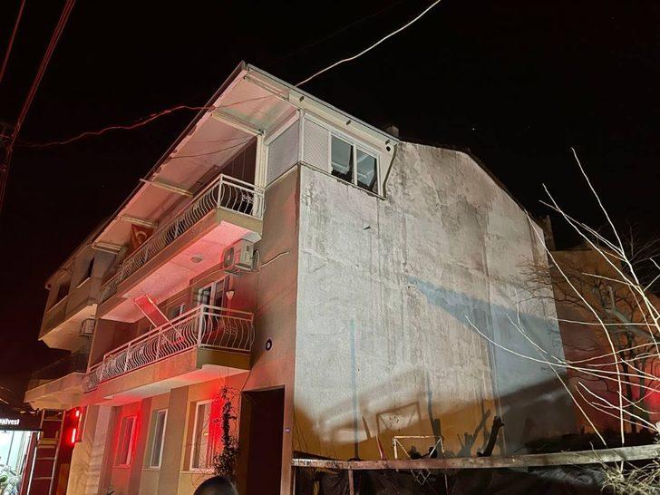 İzmir’de çatı katı yangını korkuttu G3