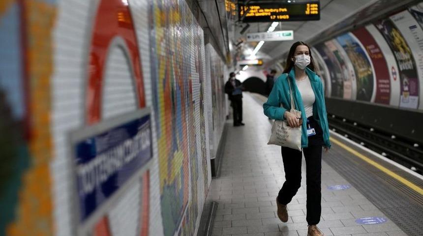 İngiltere'de koronavirüs vakalarının artış hızındaki yavaşlama sürüyor