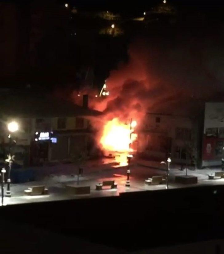 Tüp patlaması sonucu çıkan yangında 3 iş yeri yandı G5