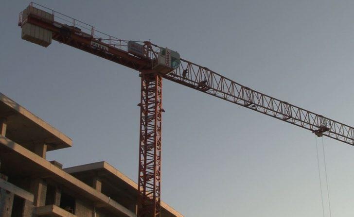 Vinçte intihara teşebbüs eden şahsı polis ikna ederek indirdi G2