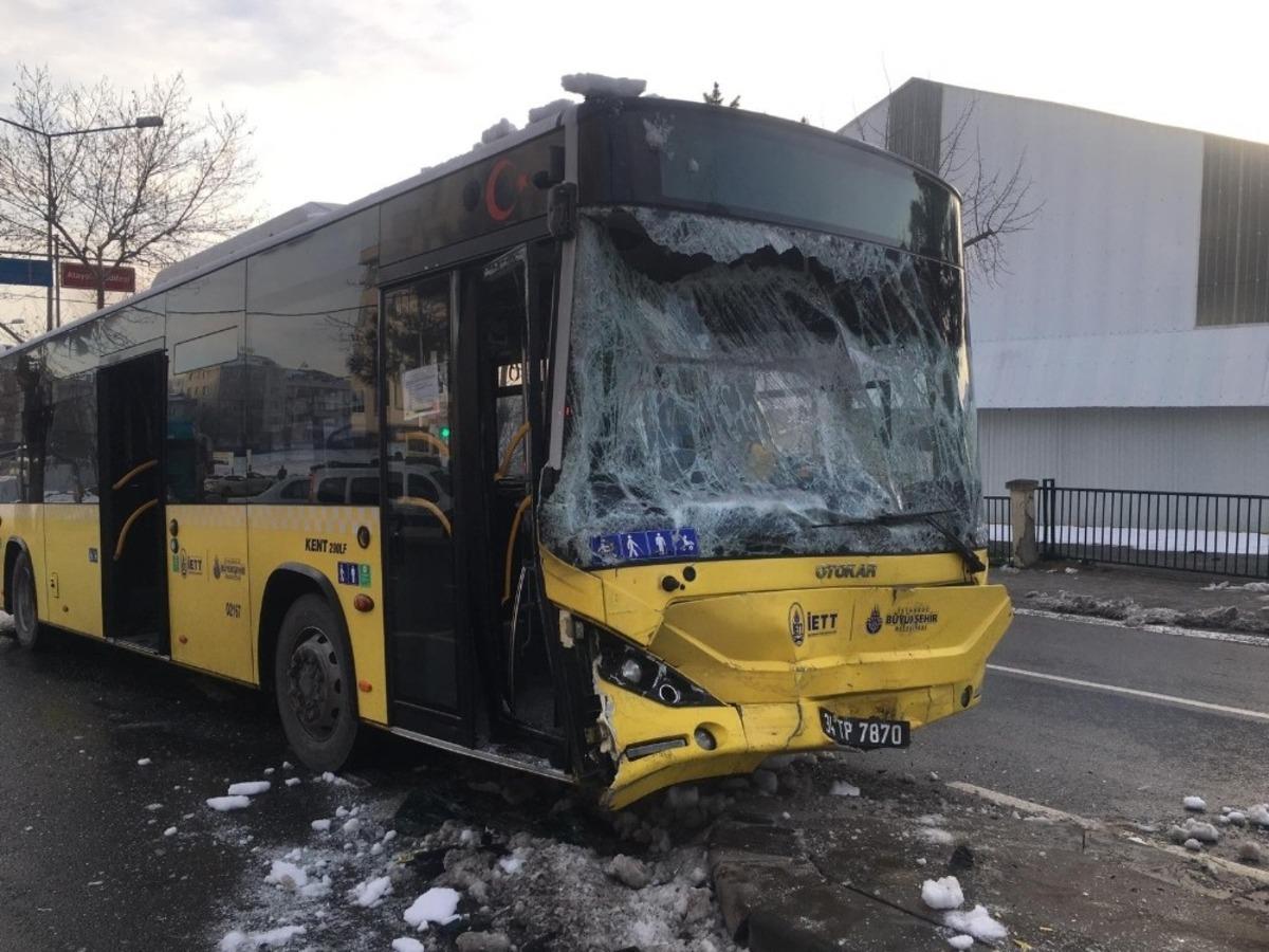 İstanbul&rsquo;da feci kaza: 7 yaralı
