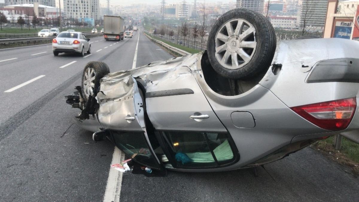 Kısıtlama g&uuml;n&uuml; boş yolda ara&ccedil; takla attı