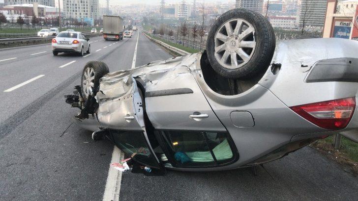 Kısıtlama günü boş yolda araç takla attı G1
