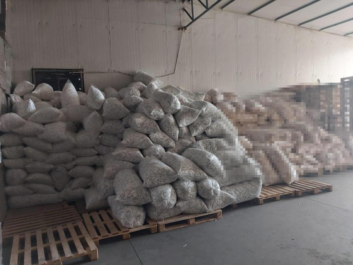 6 milyon 742 bin ka&ccedil;ak makaron ele ge&ccedil;irildi