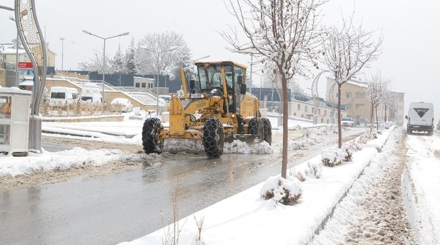 Hakkari Belediyesi kar mesaisinde