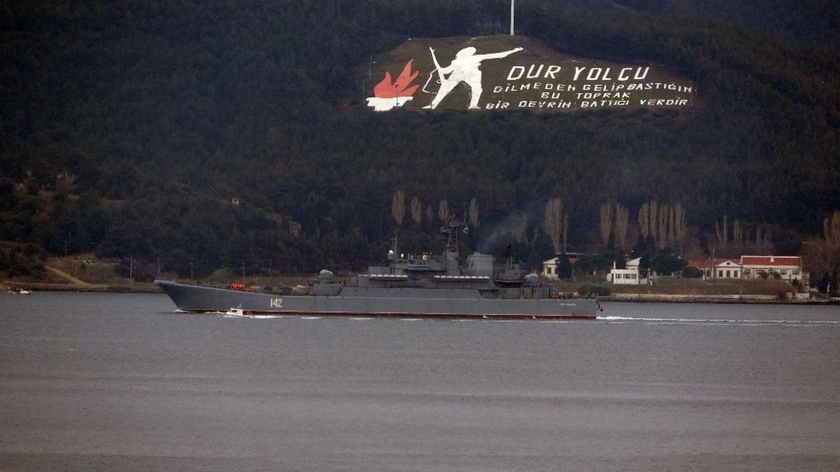 Rus savaş gemisi &rsquo;Novocherkassk&rsquo; &Ccedil;anakkale Boğazı&rsquo;ndan ge&ccedil;ti