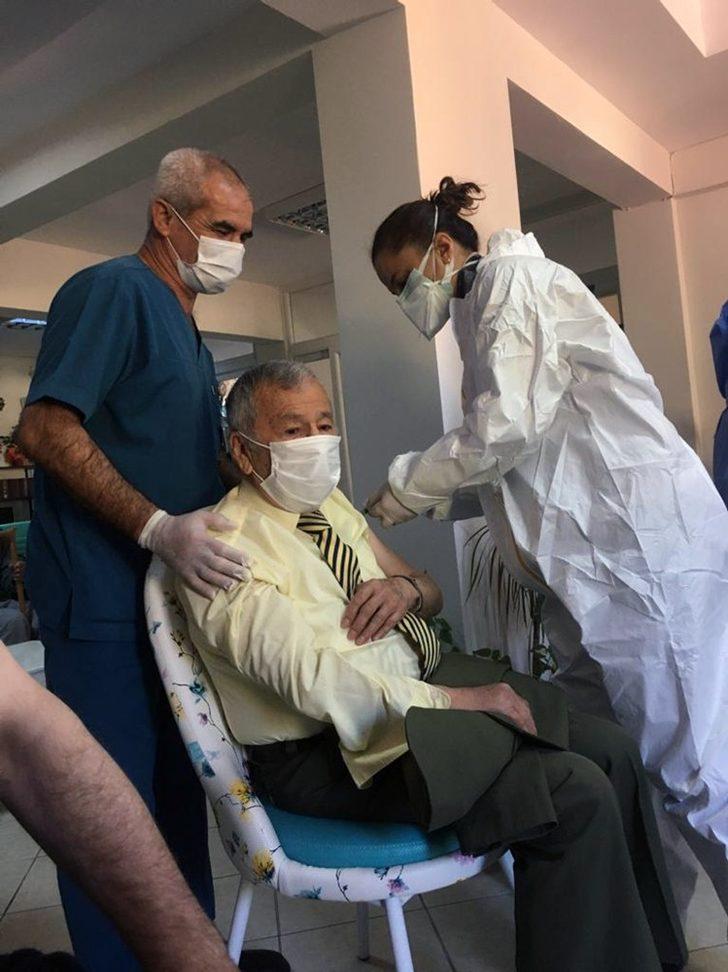 Yaşlı ve engelli bireyler ile personelin 2’nci doz aşısı tamamlandı G3