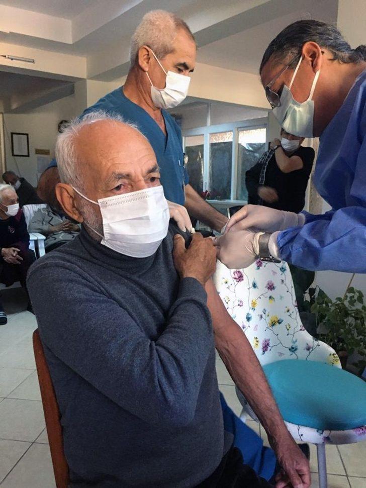 Yaşlı ve engelli bireyler ile personelin 2’nci doz aşısı tamamlandı G4