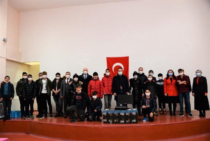 Çocuk evlerinde kalan çocuklara bilgisayar dağıtıldı G2