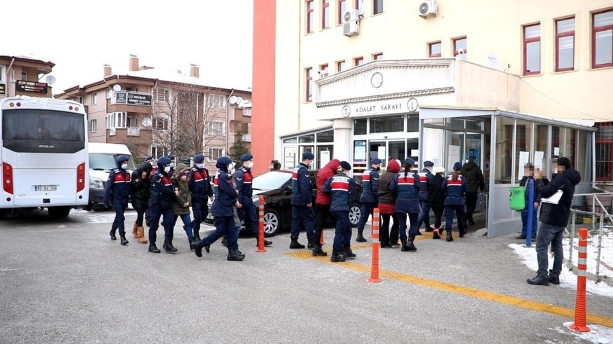&Ccedil;ağ merkezi &uuml;zerinden 4 milyon liralık vurgun yapan 18 kişiden 11&rsquo;i tutuklandı