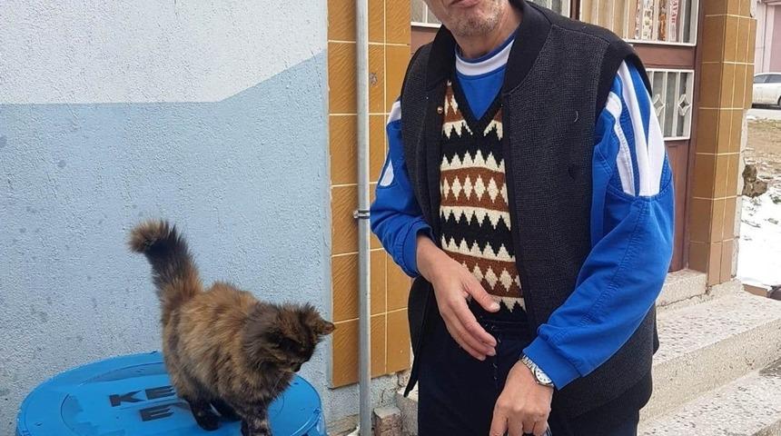 Başkan &Ccedil;alışkan, engelli vatandaşın kedi evi isteğini geri &ccedil;evirmedi