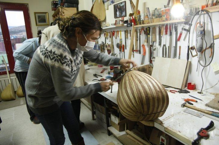 Halk Müziği sanatçısı bağlama yapım atölyesi açtı G1