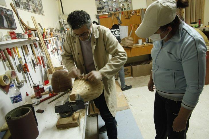 Halk Müziği sanatçısı bağlama yapım atölyesi açtı G2