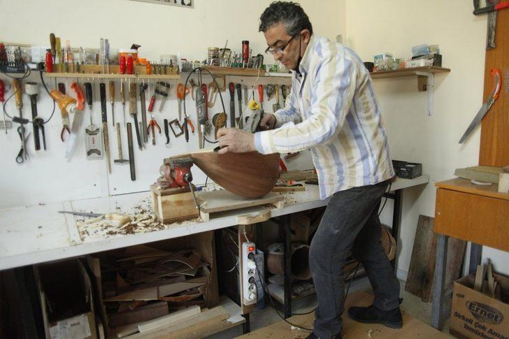 Halk Müziği sanatçısı bağlama yapım atölyesi açtı G4