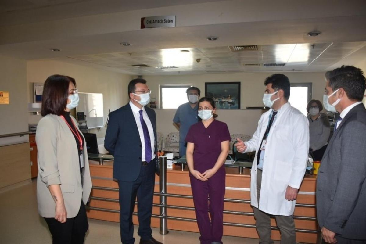 Kaymakam Şahin, hastanedeki &ccedil;alışmaları inceledi