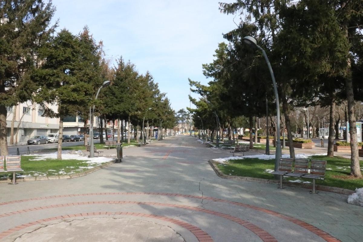 Sakarya sokaklarında hafta sonu sessizliği