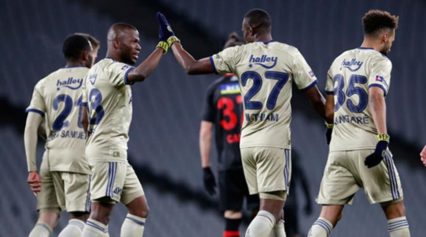 Fenerbahçe ilk 11'inde Pelkas sürprizi