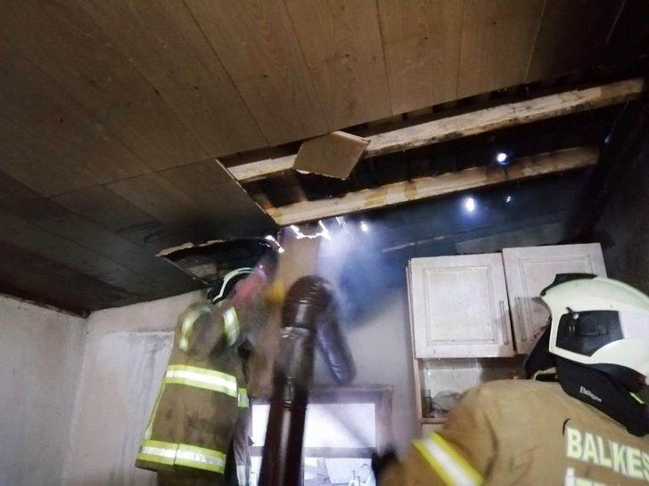 İnekleri yanmaktan itfaiye kurtardı G2