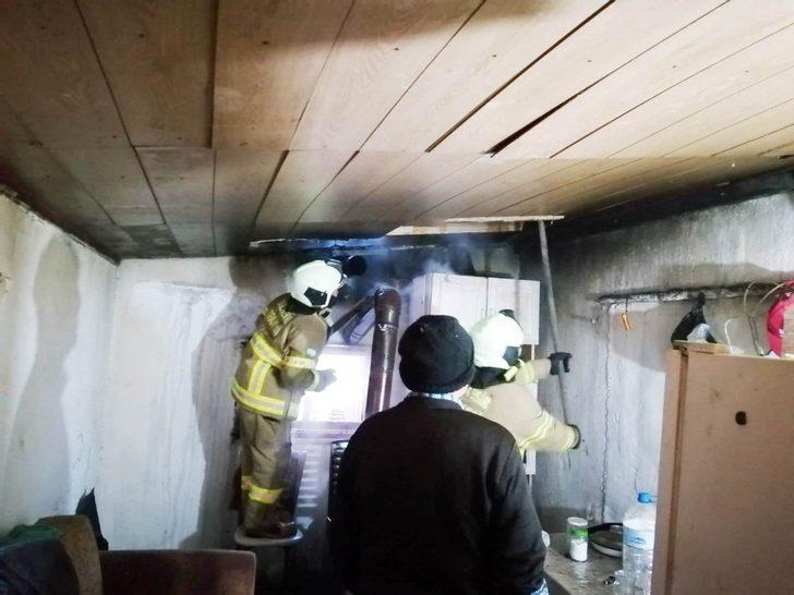 İnekleri yanmaktan itfaiye kurtardı G3