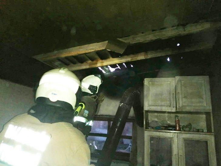 İnekleri yanmaktan itfaiye kurtardı G4