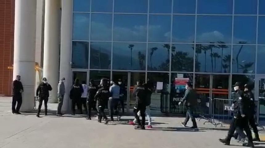 İskenderun&rsquo;da aranan 8 şahıs yakalandı