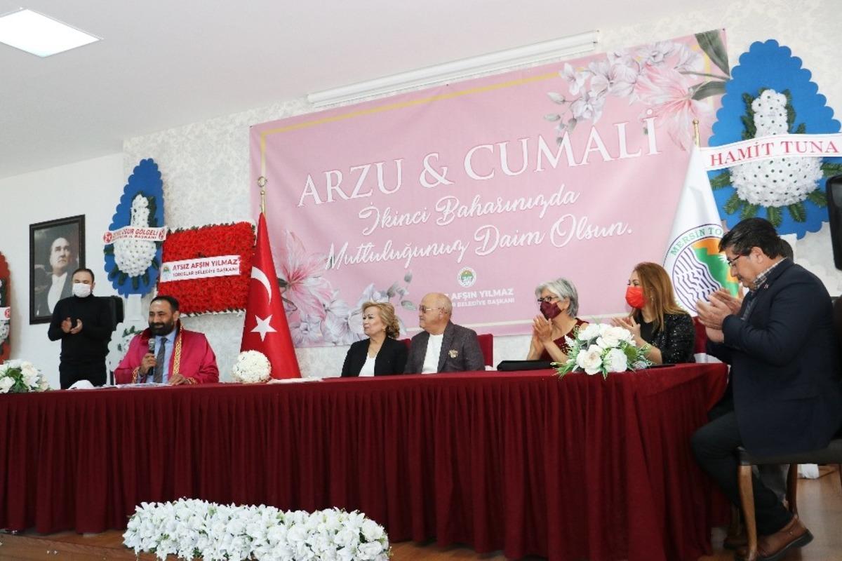 İkinci baharını yaşayan &ccedil;iftin nikahını Başkan Yılmaz kıydı