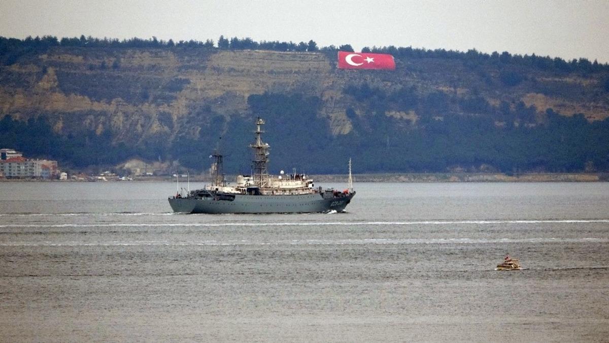 Rus savaş gemisi &rsquo;Priazovye&rsquo;, &Ccedil;anakkale Boğazı&rsquo;ndan ge&ccedil;ti