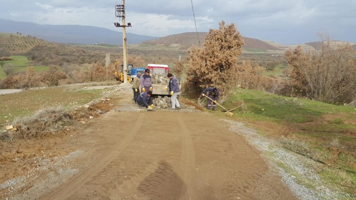 Salihli kırsalı &ccedil;amurdan kurtarılıyor