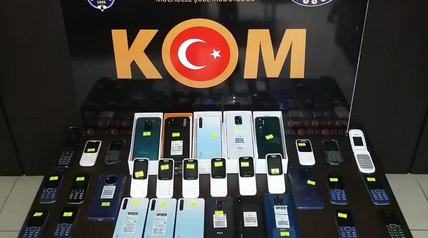 İskenderun’da 33 kaçak telefon ele geçirildi