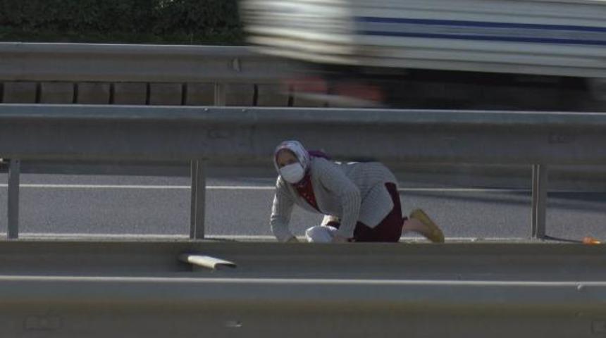 İstanbul'un göbeğinde akılalmaz manzara! Karşıya böyle geçiyorlar