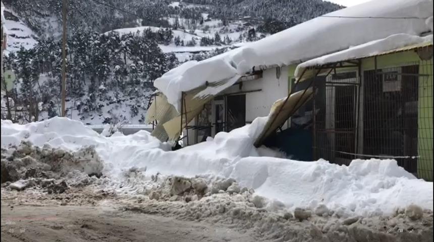 Kar il&ccedil;ede &ccedil;atıları &ccedil;&ouml;kertti
