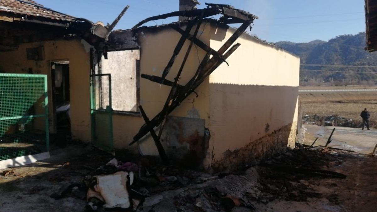 Osmancık&rsquo;ta baca kıvılcımı yangın &ccedil;ıkardı, 3 kişilik aile evsiz kaldı