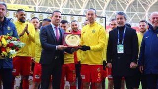 Umut Bulut, Süper Lig'de 504. maçına çıkarak tarihe geçti