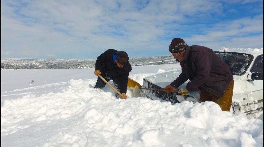 Ailesine yardım i&ccedil;in gittiği yaylada mahsur kaldı
