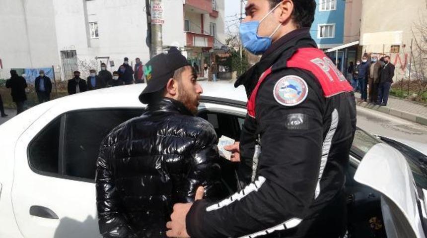 Kısıtlamada polisten 5 kilometre boyunca kaçan ikili asker kaçağı çıktı