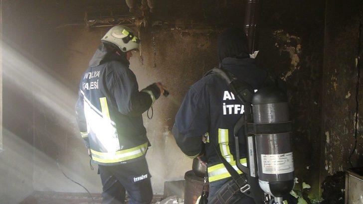 Antalya’da  evdeki yangında mahsur kalan çocukları anneleri kurtardı G2