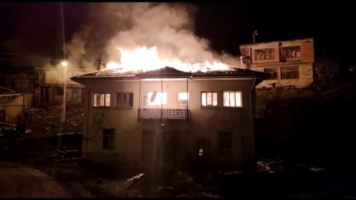 Sındırgı&rsquo;da &ccedil;ıkan yangında bir ev kullanılamaz hale geldi